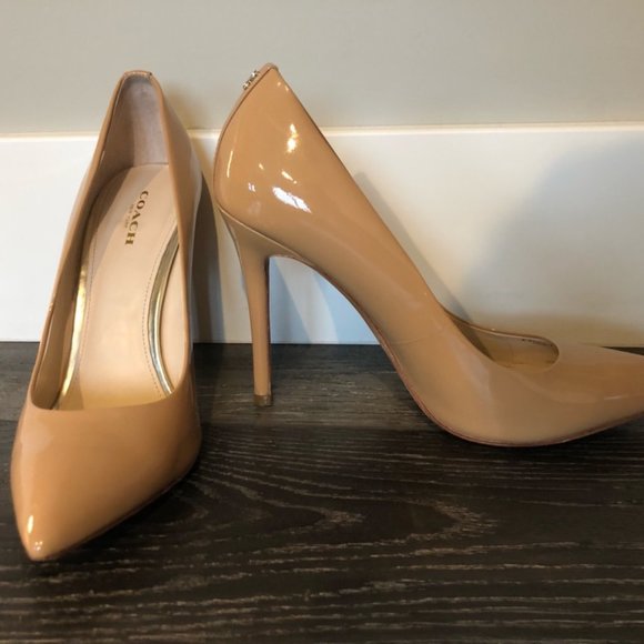 Coach Nude/Tan Patent Leather Pointed Toe Heels Pumps Size 8.5 - Picture 1 of 17